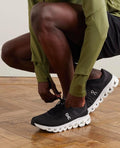 On Running Cloudflow 4 Black White